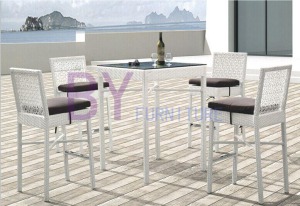 White Decorative Pattern PE Rattan Furniture with Low Back Chairs